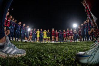 Time do Flamengo em partida contra o Fluminense, no Brasileirão 25 (Foto: Reprodução/ Flamengo/ Paula Reis)