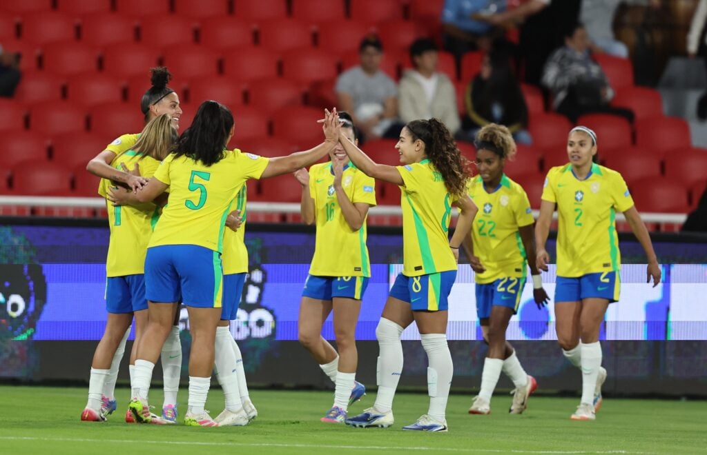 Brasil comemora vitória por cinco a um sobre o Uruguai na semifinal da Copa América Feminina (Foto: Livia Villas Boas/ CBF)