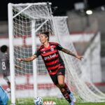 Cristiane aquando com a camisa do Flamengo (Foto: CBF)