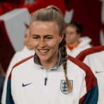 Hannah Hampton não deu ouvidos ao médico e hoje é peça chave no time da Inglaterra. Foto: reprodução.