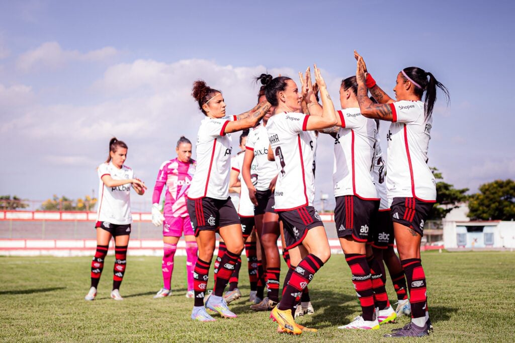 Elenco do Flamengo em jogo contra o Fluminense, no Campeonato Brasileiro (Foto: Flamengo/ Paula Reis)