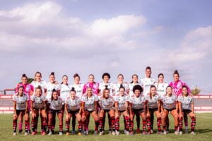 Equipe do Flamengo em partida do Brasileiro A1 (Foto: Flamengo/ Paula Reis)