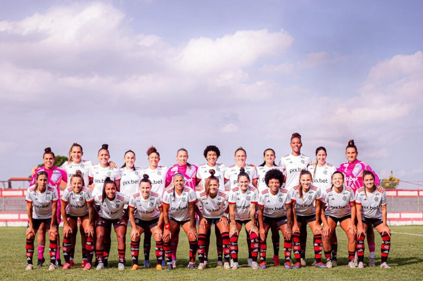 Equipe do Flamengo em partida do Brasileiro A1 (Foto: Flamengo/ Paula Reis)