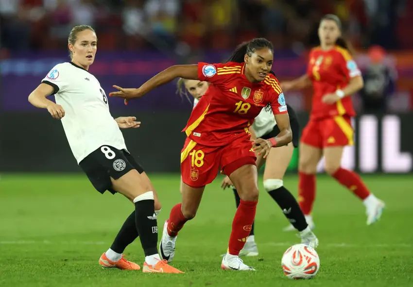 Seleções fizeram uma final antecipada nas semifinais (Foto: UEFA/ Divulgação)