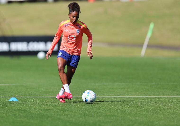 Kaylane, cria da Gávea, nos treinamentos da Seleção Brasileira antes de embarcarem para a Copa América (Foto: Lívia Villas Boas)