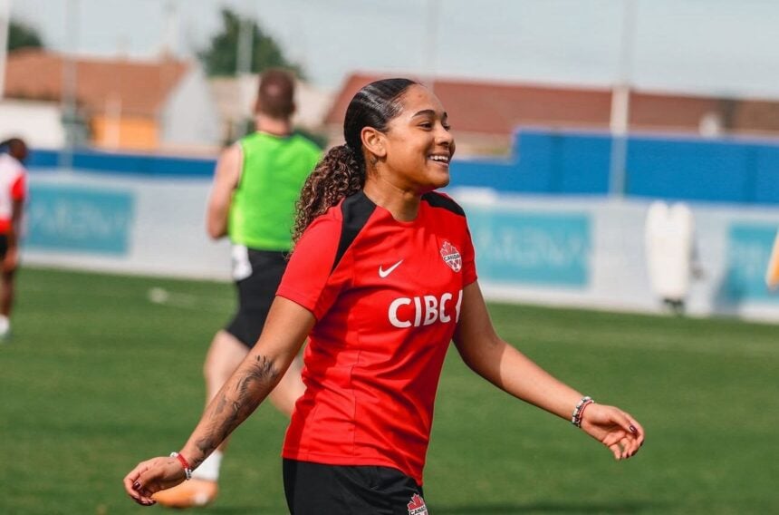 Olivia Smith se apresentando a Seleção canadense (Foto: Reprodução/ Redes Sociais)