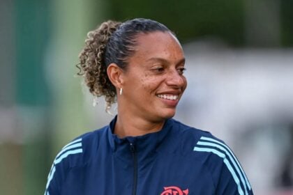 Técnica Rosana Augusto no comendo do Flamengo desde abril (Foto: Reprodução/ Redes Sociais)