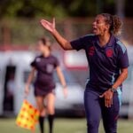 Rosana Augusto, no comando do time feminino do Flamengo (Foto: Paula Reis/ Flamengo)