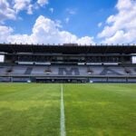 Gramado e arquibancada da Fazendinha