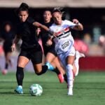 São Paulo e Corinthians duelam pela semifinal do Brasileirão Feminino neste domingo (24), às 10h30, no Pacaembu. Veja onde assistir ao clássico!