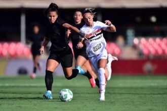 São Paulo e Corinthians duelam pela semifinal do Brasileirão Feminino neste domingo (24), às 10h30, no Pacaembu. Veja onde assistir ao clássico!