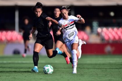 São Paulo e Corinthians duelam pela semifinal do Brasileirão Feminino neste domingo (24), às 10h30, no Pacaembu. Veja onde assistir ao clássico!