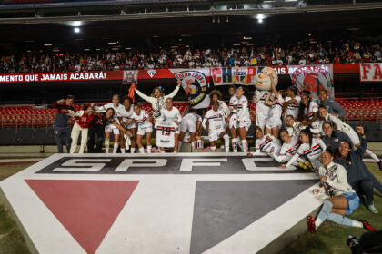 São Paulo comemora a classificação para as semifinais do Brasileirão Feminino