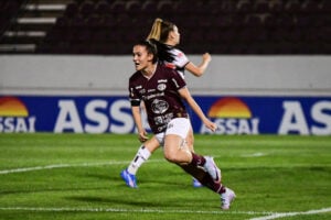 Ferroviária comemora gol contra o São Paulo