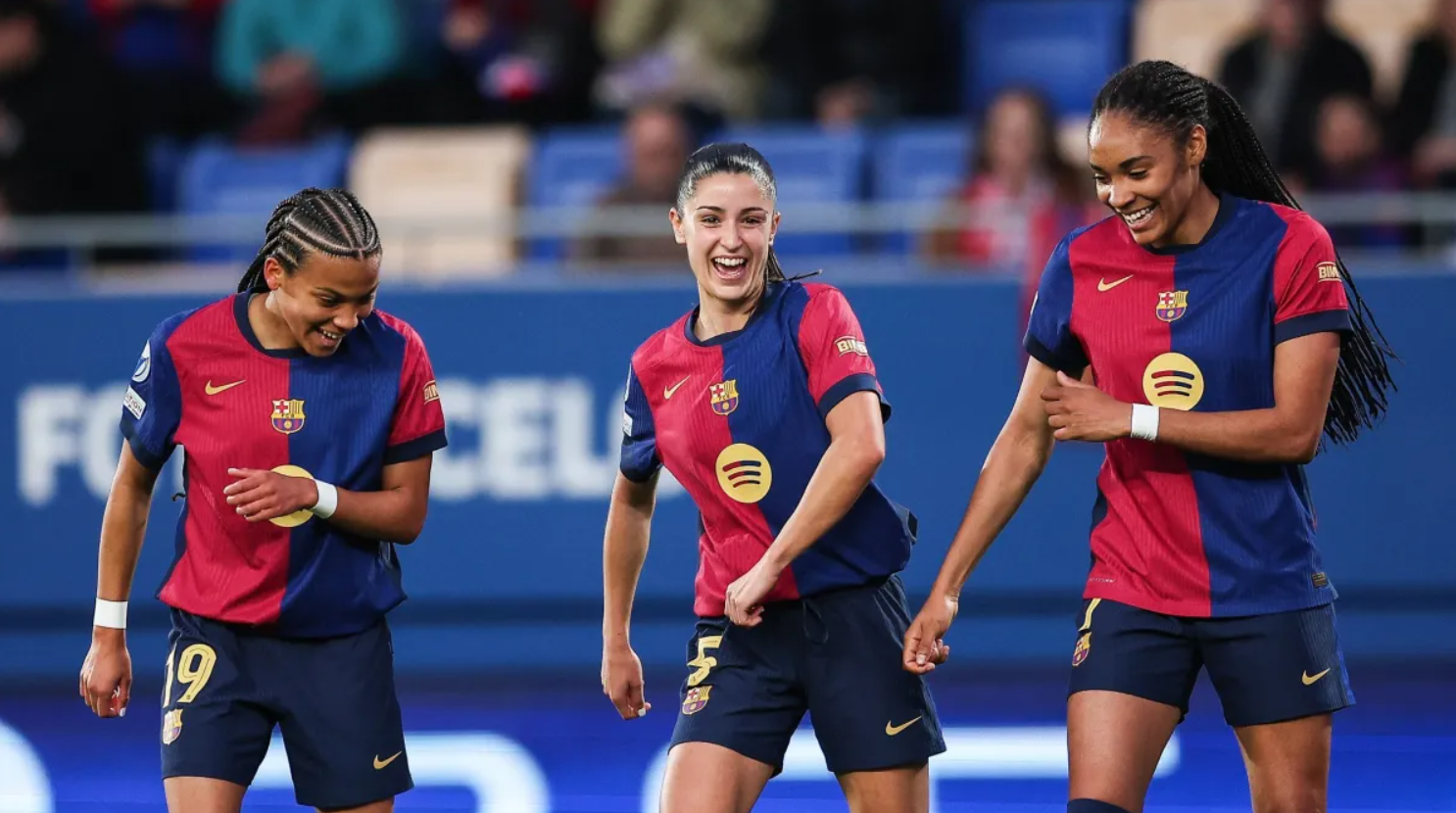 Jogadoras do Barcelona comemoram gol diante do Wolfsburg, pela Champions Feminina - Foto: Divulgação/Barcelona