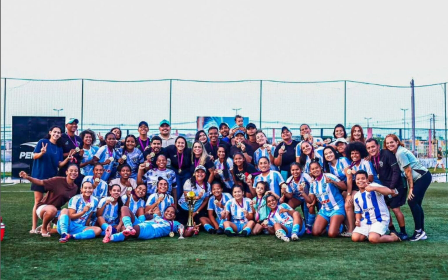 Paysandu vence Tiradentes-PA por 2x0 e levanta a taça do Campeonato Paraense após 40 anos.