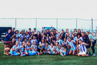 Paysandu vence Tiradentes-PA por 2x0 e levanta a taça do Campeonato Paraense após 40 anos.