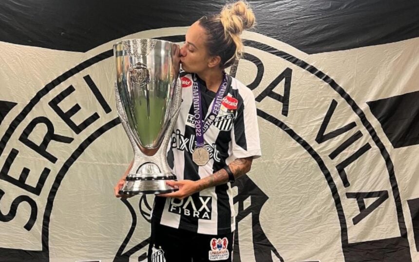 Thaisinha, meia-atacante do Santos, passou por um procedimento cirúrgico no joelho esquerdo.