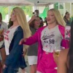 “As Branquelas invadem festa do Palmeiras e divertem campeãs; veja fotos e vídeo