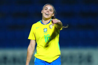Após goleada por 4 x 0 sobre a Argentina, Clarinha celebrou o placar e a conquista da vaga para a Copa do Mundo Sub-20.