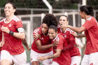 Gurias Coloradas comemoram gol contra o América-MG