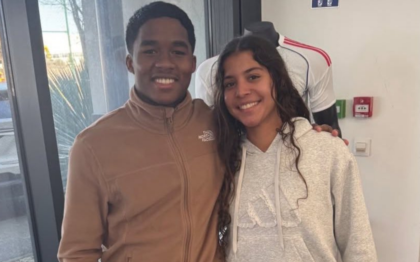 Promessas: Giovanna Waksman e Endrick se encontram na França