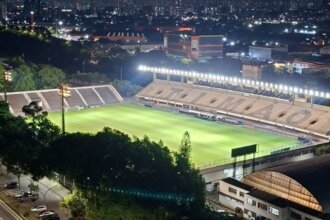 Fazendinha recebe obras no setor de iluminação.