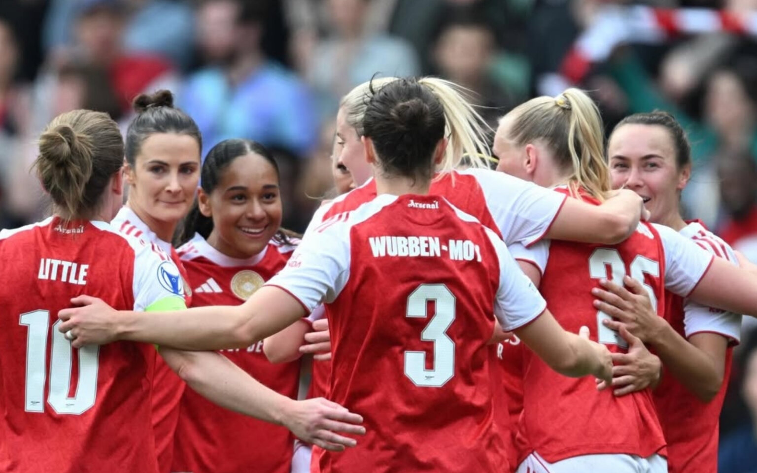 Aproveitando falhas, Arsenal sai em vantagem na semifinal da Champions Feminina.