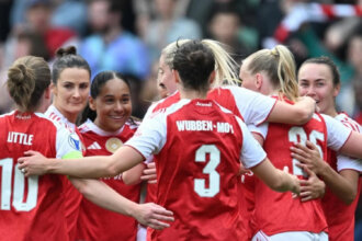 Aproveitando falhas, Arsenal sai em vantagem na semifinal da Champions Feminina.