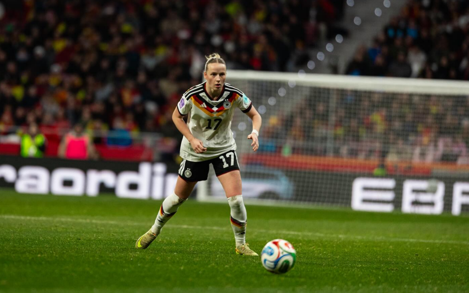 Apesar de forte tentativa do Barcelona, Franziska Kett preferiu continuar no Bayern de Munique.