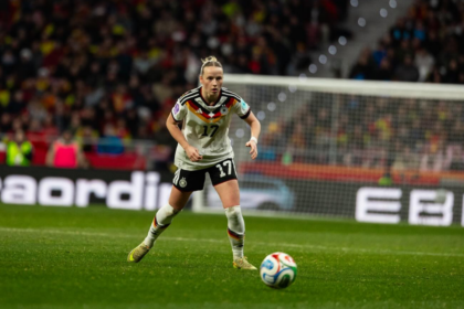 Apesar de forte tentativa do Barcelona, Franziska Kett preferiu continuar no Bayern de Munique.