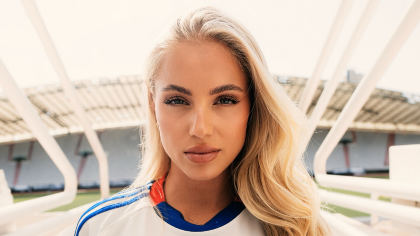 %22Jogadora%20mais%20bonita%20do%20mundo%22%20marca%201%C2%BA%20gol%20em%20estreia