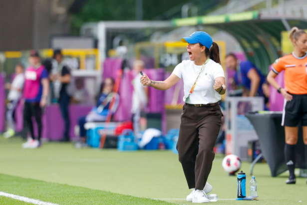 Camilla Orlando comemorando gol do Brasil contra os Estados Unidos