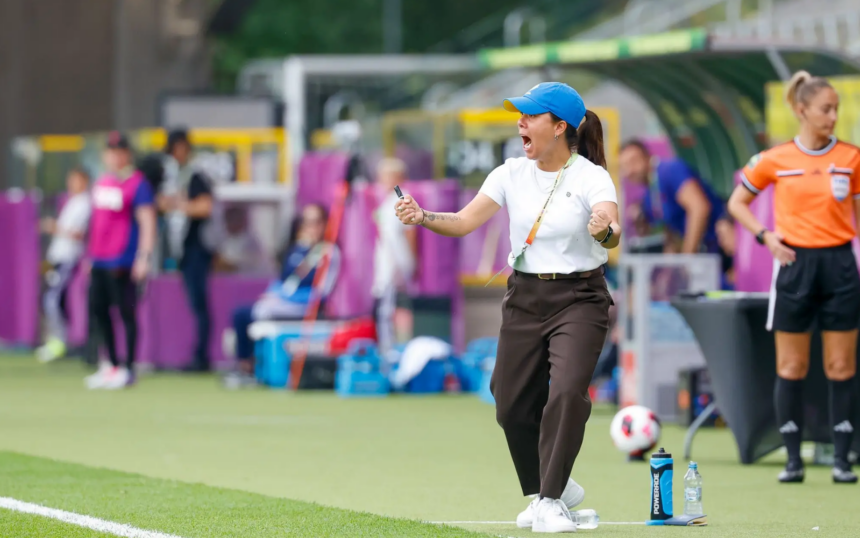 Camilla Orlando comemorando gol do Brasil contra os Estados Unidos